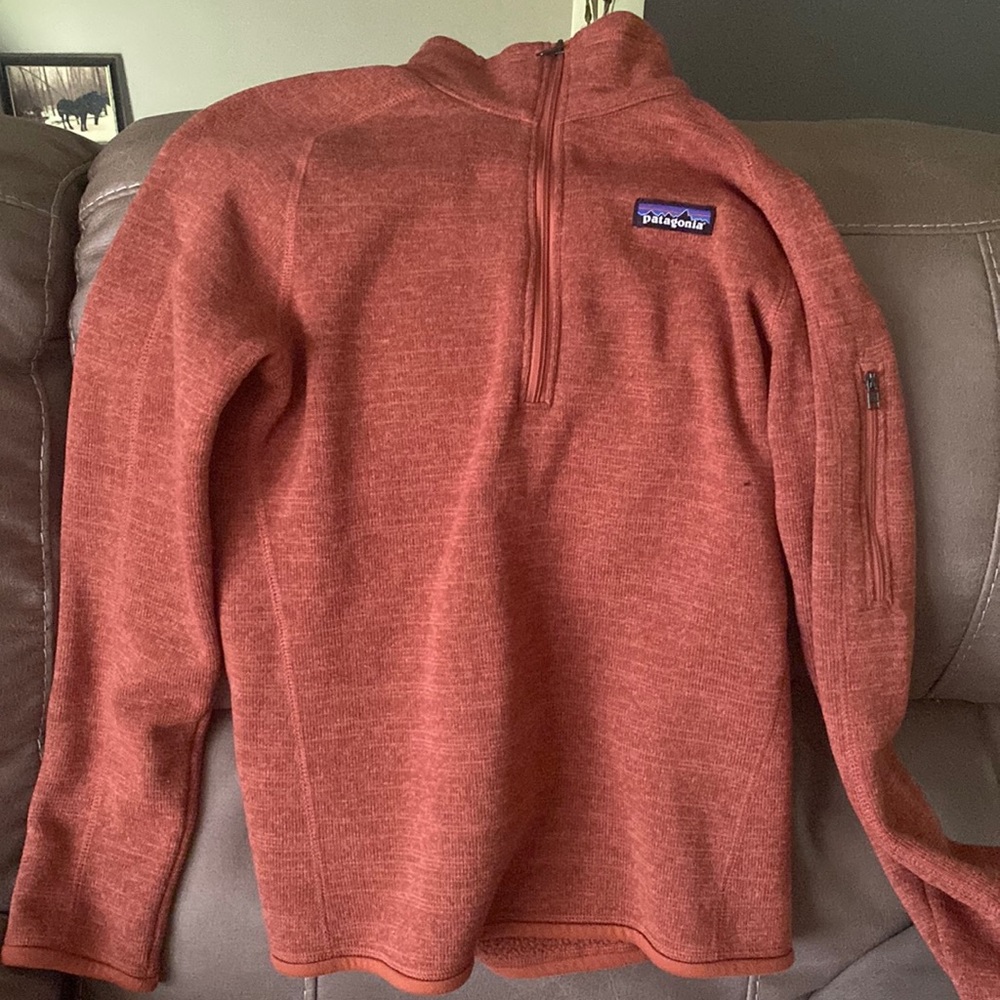 Woman’s 1/4 Patagonia Zipup